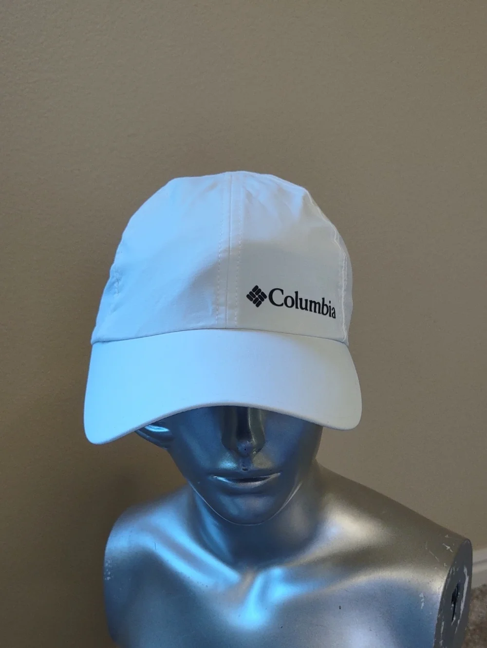 COLUMBIA | Silver Ridge IV Ball Cap Color: White
